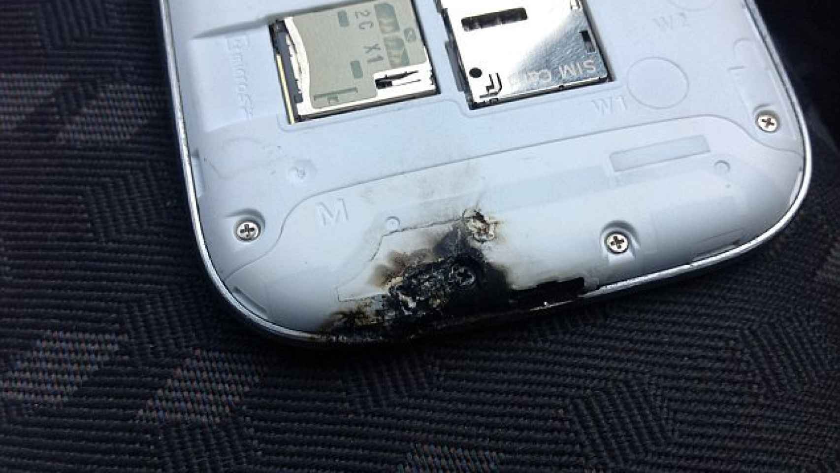 Mobile phone burned due to cable malfunction